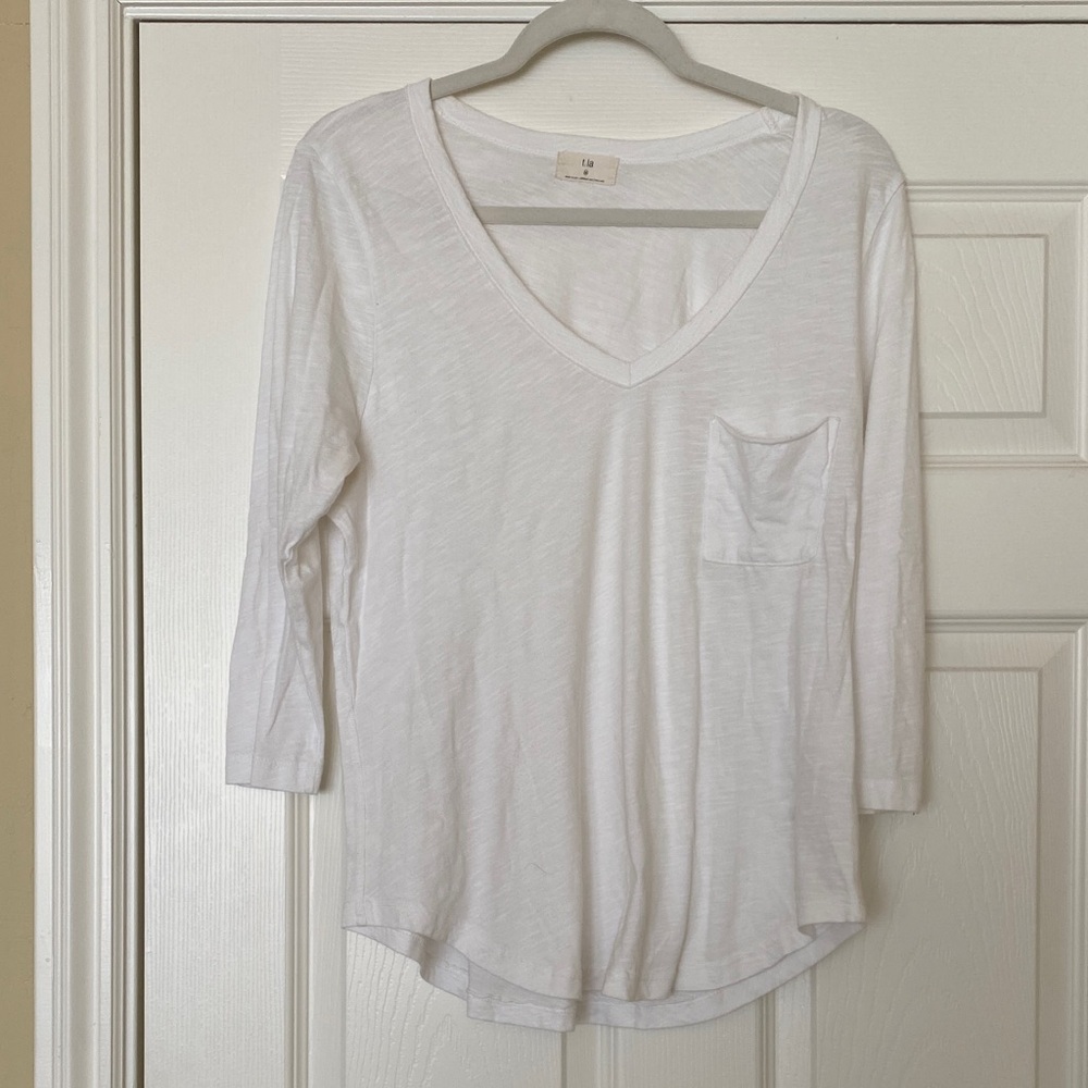 T. La by Anthropologie White V-Neck 3/4 Sleeve Tee